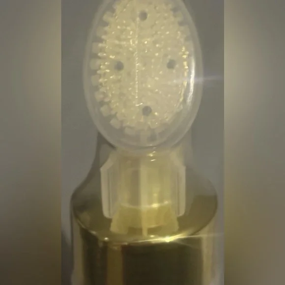 Predire Paris Hydrating Lava Foam Gold Facial Cleanser Rich With vitamin E & A - Picture 5 of 5